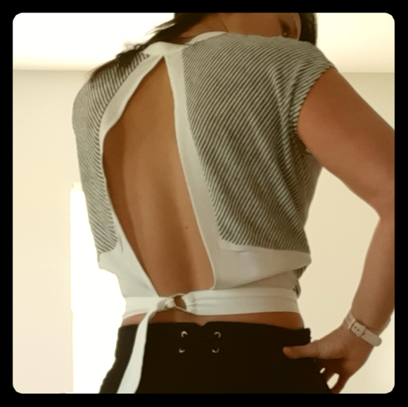 Backless crop top - Picture 1 of 4